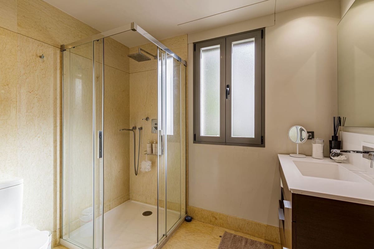 3 bedroom Apartment for sale in Los Arqueros with pool garage - € 850,000 (Ref: 9471785)