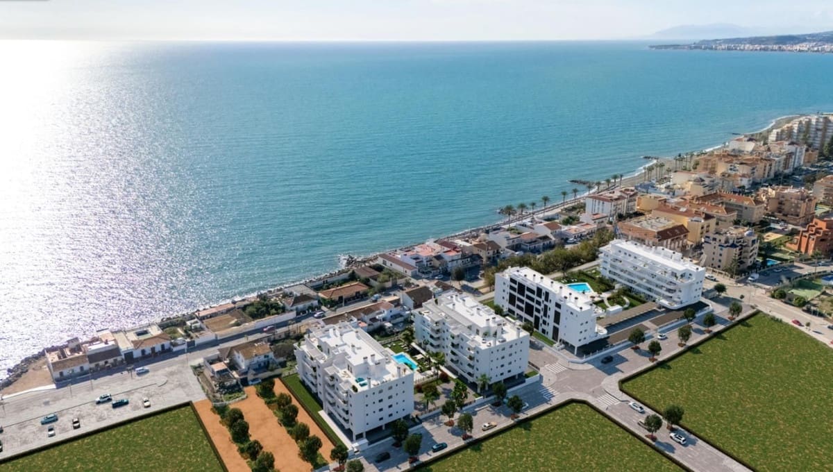 2 makuuhuone Huoneisto myytävänä paikassa Torre del Mar mukana uima-altaan 
autotalli - 269 000 € (Ref: 9473234)