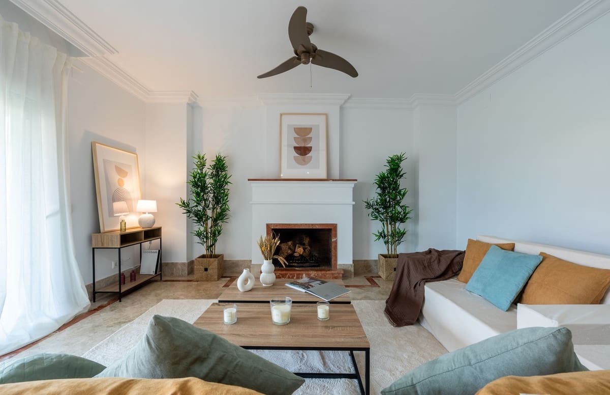 3 chambre Villa/Maison Semi-Mitoyenne à vendre à Marbella avec piscine garage - 849 000 € (Ref: 9473338)