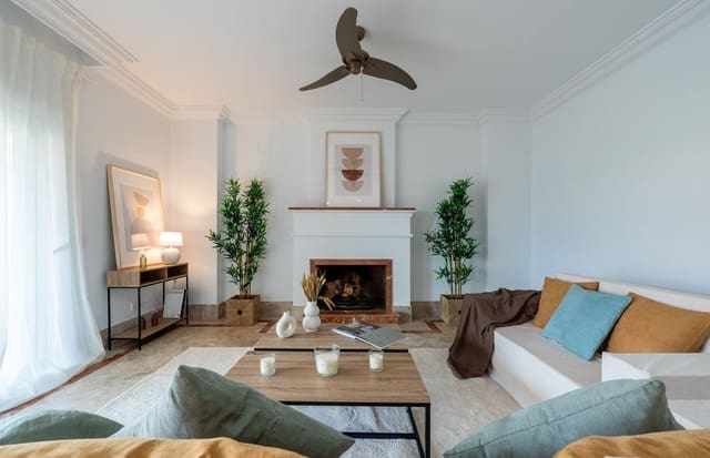 3 chambre Villa/Maison Semi-Mitoyenne à vendre à Marbella avec piscine garage - 849 000 € (Ref: 9473338)