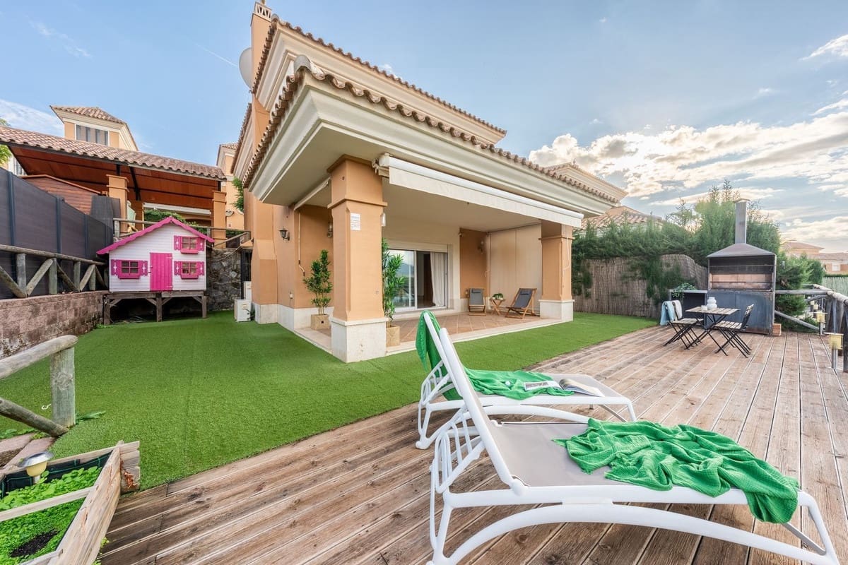 3 chambre Villa/Maison Semi-Mitoyenne à vendre à Marbella avec piscine garage - 849 000 € (Ref: 9473338)
