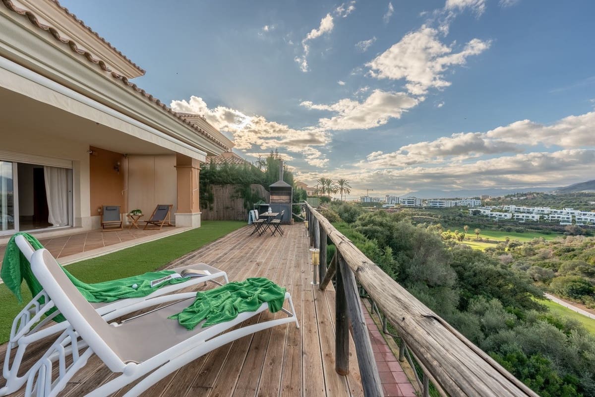 3 chambre Villa/Maison Semi-Mitoyenne à vendre à Marbella avec piscine garage - 849 000 € (Ref: 9473338)