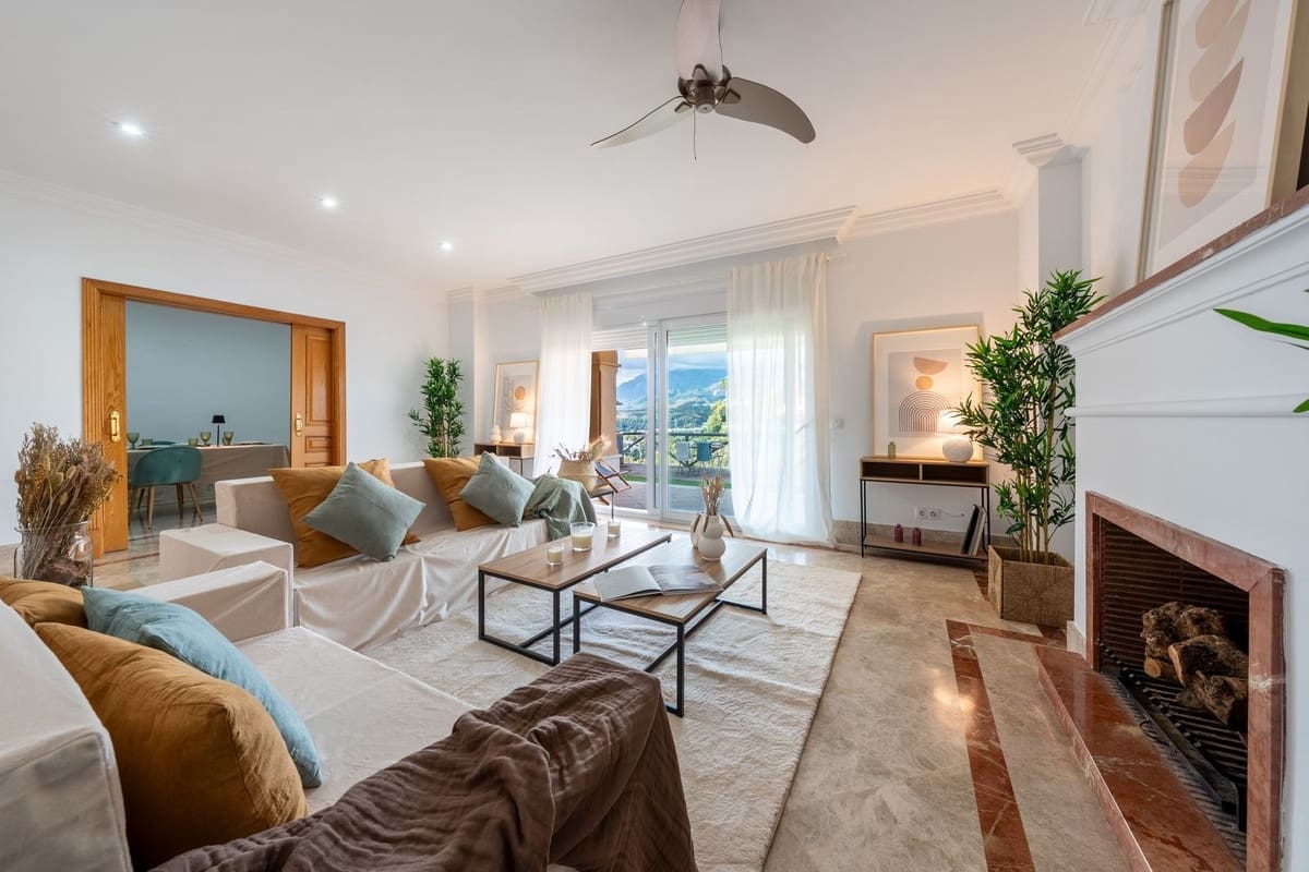 3 chambre Villa/Maison Semi-Mitoyenne à vendre à Marbella avec piscine garage - 849 000 € (Ref: 9473338)