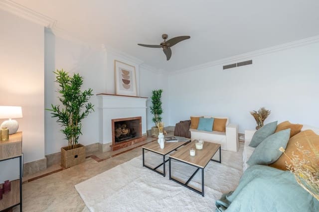 3 chambre Villa/Maison Semi-Mitoyenne à vendre à Marbella avec piscine garage - 849 000 € (Ref: 9473338)