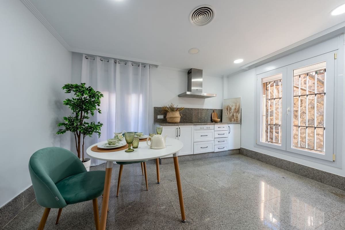 3 chambre Villa/Maison Semi-Mitoyenne à vendre à Marbella avec piscine garage - 849 000 € (Ref: 9473338)