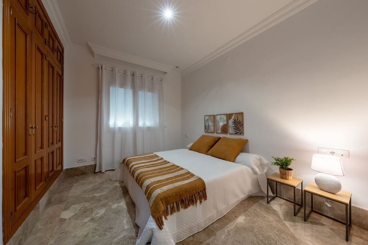 3 chambre Villa/Maison Semi-Mitoyenne à vendre à Marbella avec piscine garage - 849 000 € (Ref: 9473338)