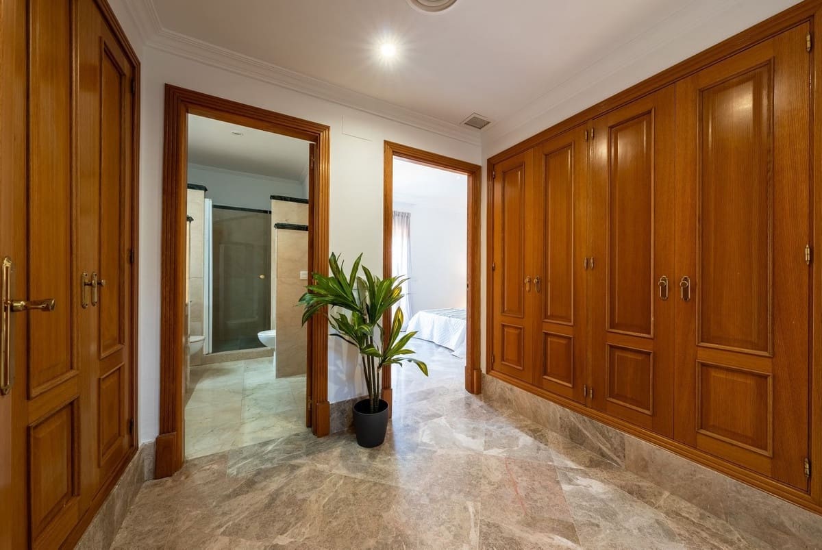 3 chambre Villa/Maison Semi-Mitoyenne à vendre à Marbella avec piscine garage - 849 000 € (Ref: 9473338)