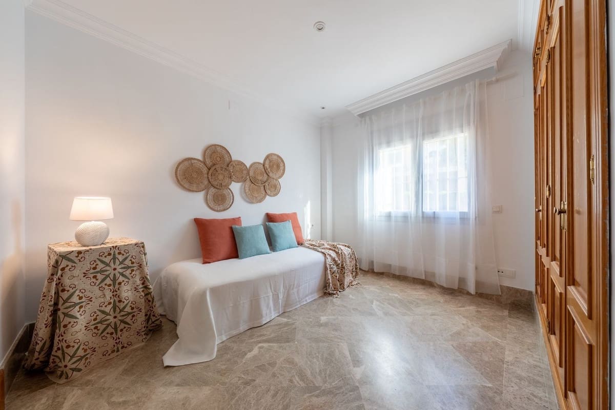 3 chambre Villa/Maison Semi-Mitoyenne à vendre à Marbella avec piscine garage - 849 000 € (Ref: 9473338)