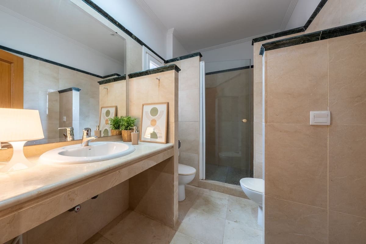 3 chambre Villa/Maison Semi-Mitoyenne à vendre à Marbella avec piscine garage - 849 000 € (Ref: 9473338)