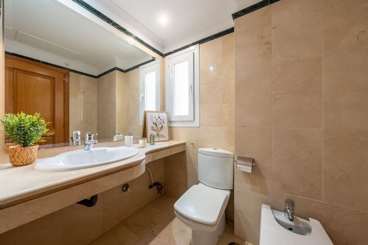 3 chambre Villa/Maison Semi-Mitoyenne à vendre à Marbella avec piscine garage - 849 000 € (Ref: 9473338)