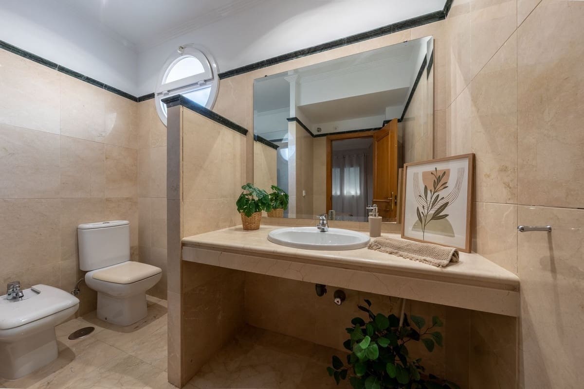 3 chambre Villa/Maison Semi-Mitoyenne à vendre à Marbella avec piscine garage - 849 000 € (Ref: 9473338)