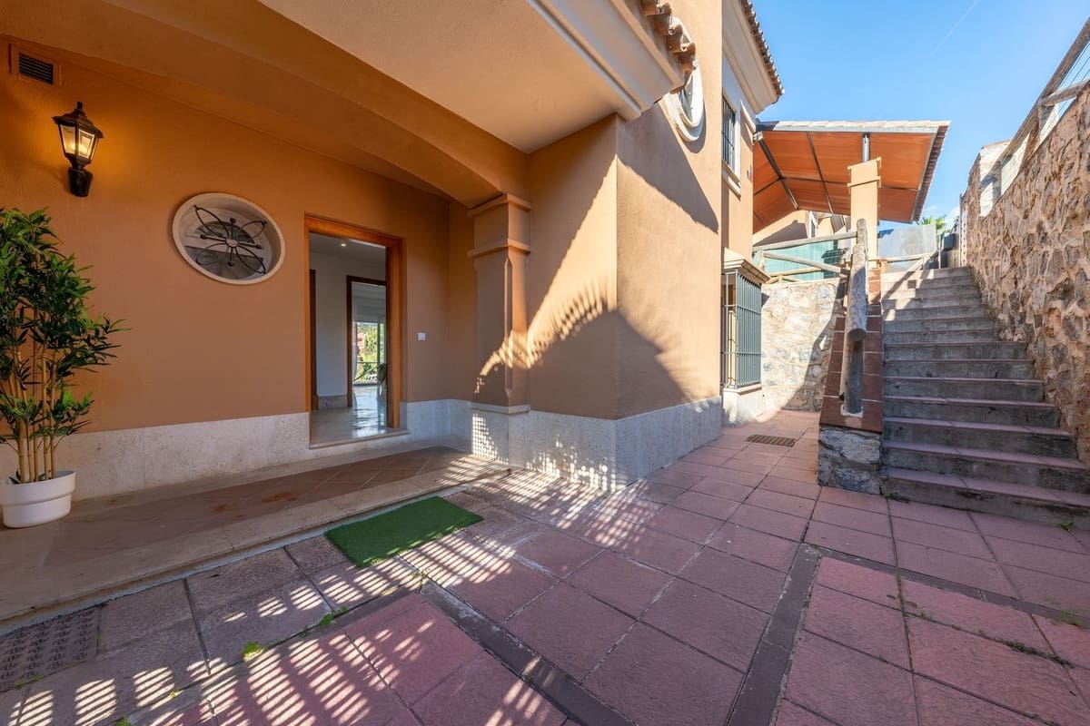 3 chambre Villa/Maison Semi-Mitoyenne à vendre à Marbella avec piscine garage - 849 000 € (Ref: 9473338)