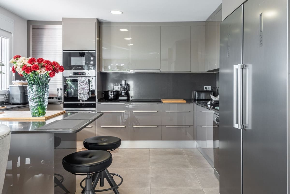 2 sovrum Takvåning till salu i Benahavis med pool garage - 549 000 € (Ref: 9476227)