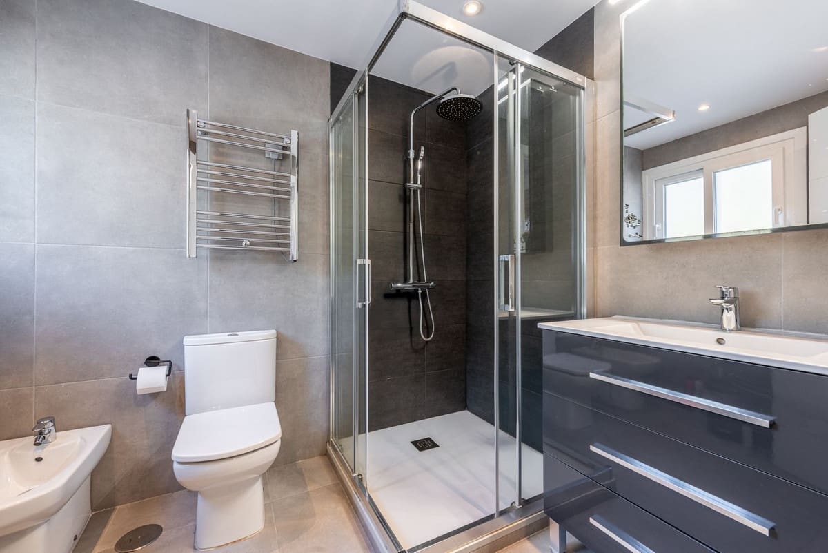 2 bedroom Penthouse for sale in Benahavis with pool garage - € 549,000 (Ref: 9476227)