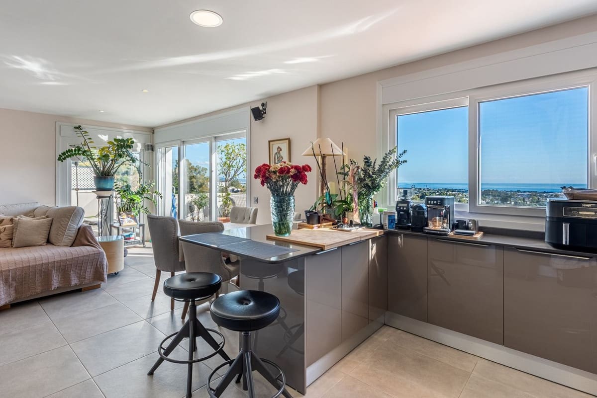 2 bedroom Penthouse for sale in Benahavis with pool garage - € 549,000 (Ref: 9476227)