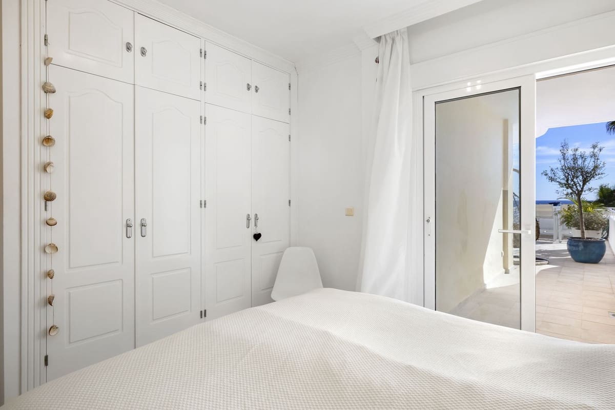 2 soverom Leilighet til salgs i Buenas Noches med svømmebasseng garasje - € 585 000 (Ref: 9487247)