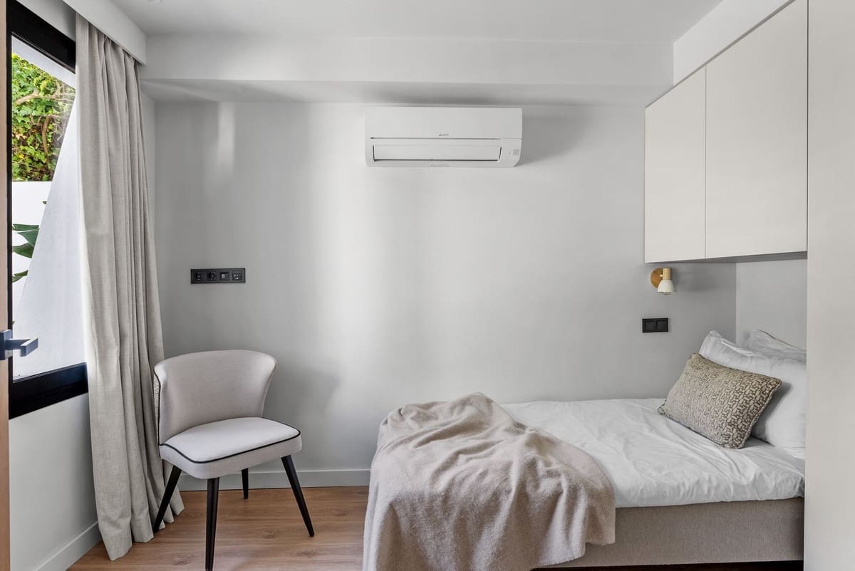 4 slaapkamer Villa te koop in Nueva Andalucia met zwembad garage - € 2.895.000 (Ref: 9490922)