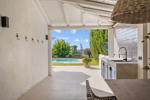 4 slaapkamer Villa te koop in Nueva Andalucia, Marbella met zwembad garage - € 2.895.000 (Ref: 9490922)