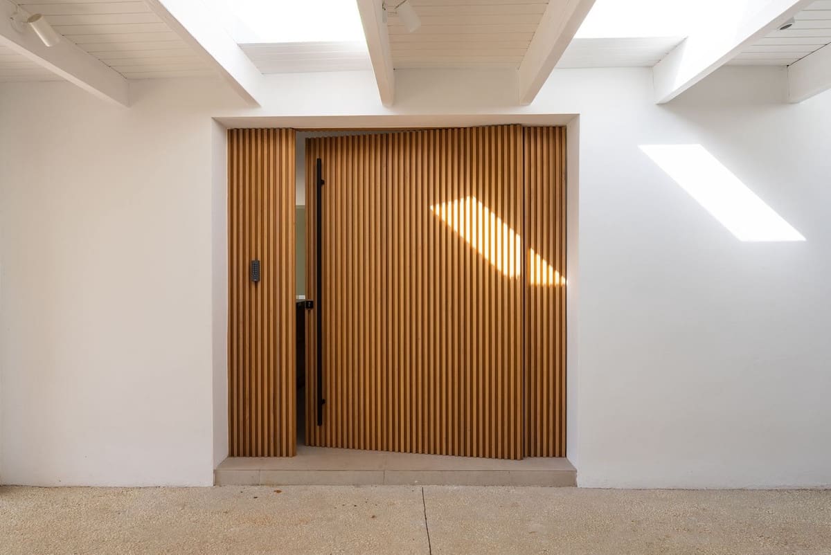 4 slaapkamer Villa te koop in Nueva Andalucia met zwembad garage - € 2.895.000 (Ref: 9490922)