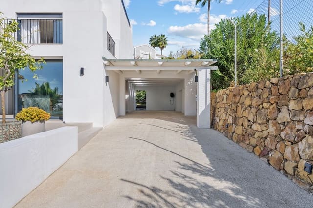 4 chambre Villa/Maison à vendre à Nueva Andalucia, Marbella avec piscine garage - 2 895 000 € (Ref: 9490922)