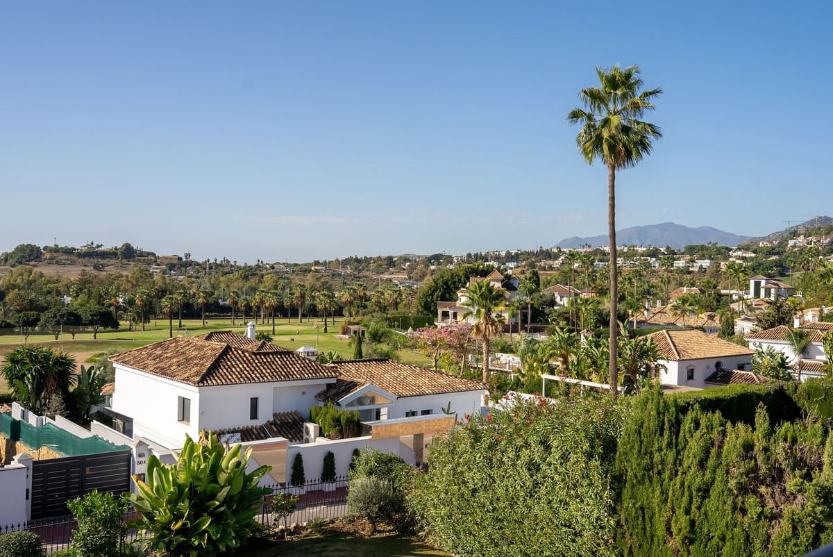 4 bedroom Villa for sale in Nueva Andalucia with pool garage - € 2,895,000 (Ref: 9490922)