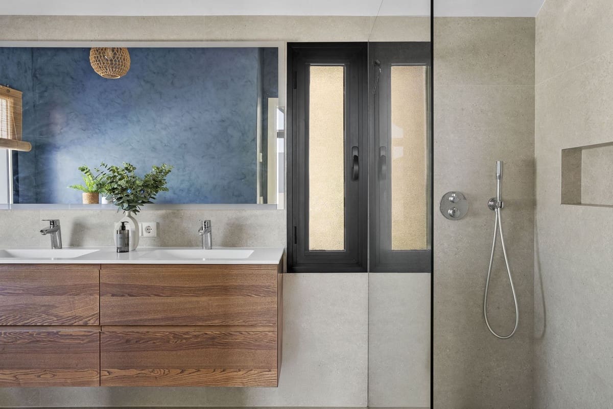 4 bedroom Villa for sale in Nueva Andalucia with pool garage - € 2,650,000 (Ref: 9490923)