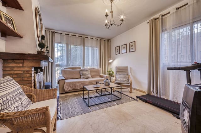 4 makuuhuone Huvila myytävänä paikassa Marbella mukana uima-altaan 
autotalli - 1 150 000 € (Ref: 9490925)