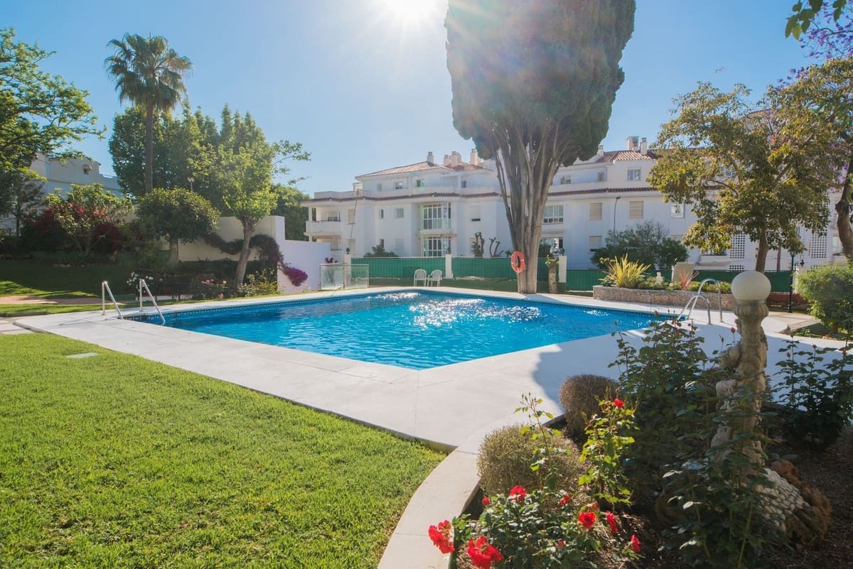 2 bedroom Apartment for sale in Torremolinos with pool garage - € 345,000 (Ref: 9493944)