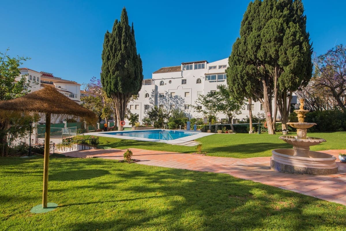 2 bedroom Apartment for sale in Torremolinos with pool garage - € 345,000 (Ref: 9493944)