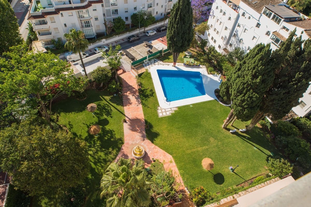 2 bedroom Apartment for sale in Torremolinos with pool garage - € 345,000 (Ref: 9493944)