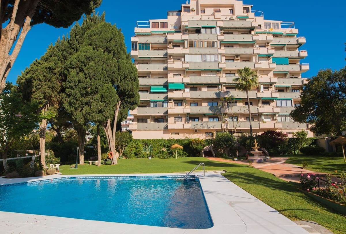 2 bedroom Apartment for sale in Torremolinos with pool garage - € 345,000 (Ref: 9493944)