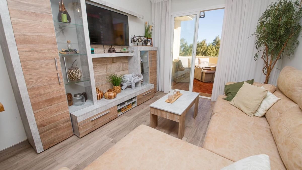 2 bedroom Apartment for sale in La Duquesa / Puerto de la Duquesa with pool garage - € 225,000 (Ref: 9500665)