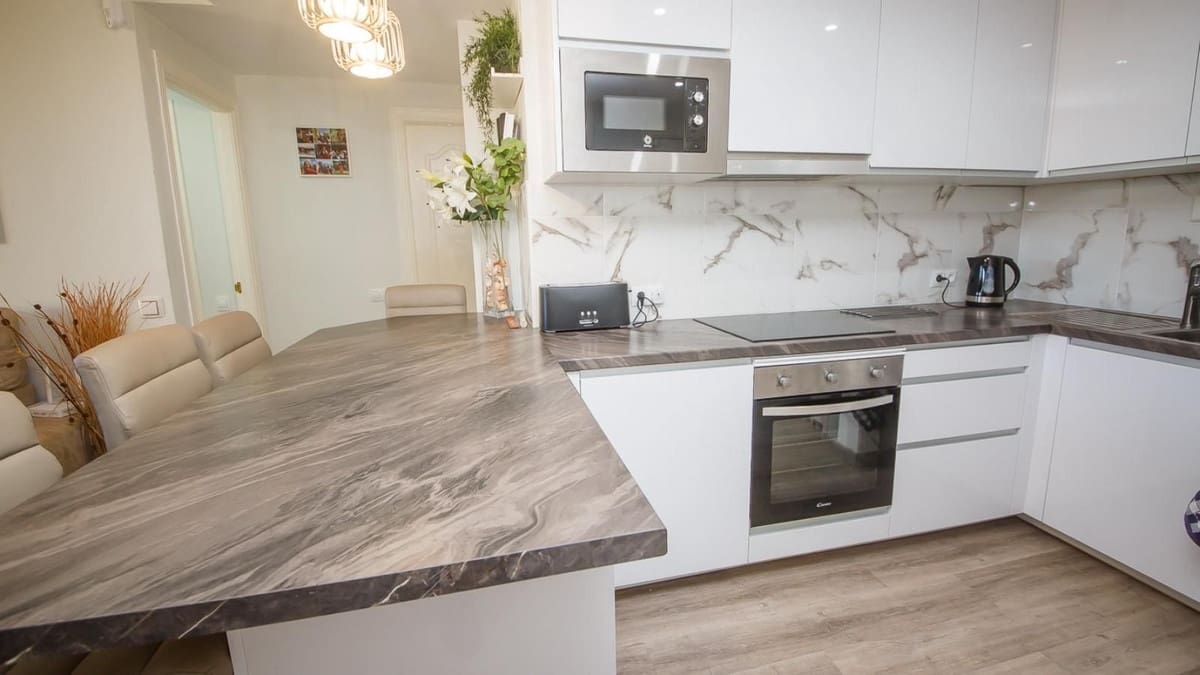 2 bedroom Apartment for sale in La Duquesa / Puerto de la Duquesa with pool garage - € 225,000 (Ref: 9500665)