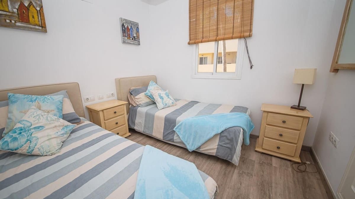 2 bedroom Apartment for sale in La Duquesa / Puerto de la Duquesa with pool garage - € 225,000 (Ref: 9500665)