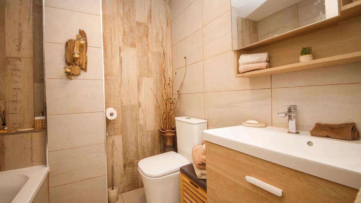 2 bedroom Apartment for sale in La Duquesa / Puerto de la Duquesa with pool garage - € 225,000 (Ref: 9500665)