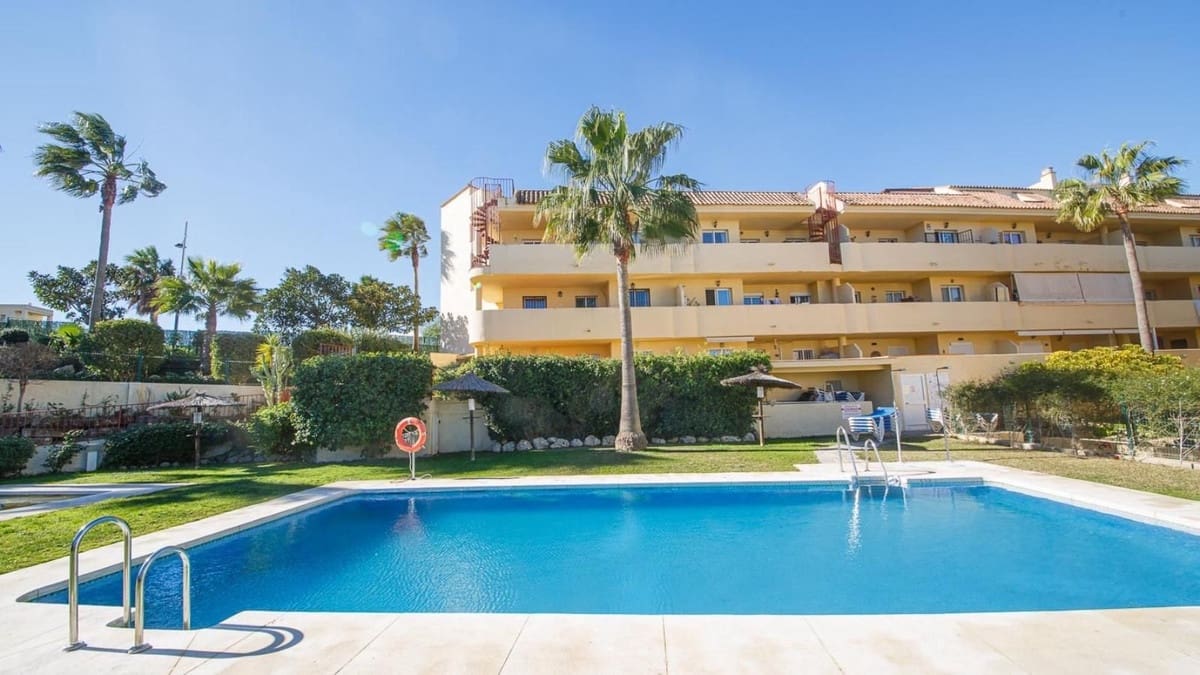 2 bedroom Apartment for sale in La Duquesa / Puerto de la Duquesa with pool garage - € 225,000 (Ref: 9500665)