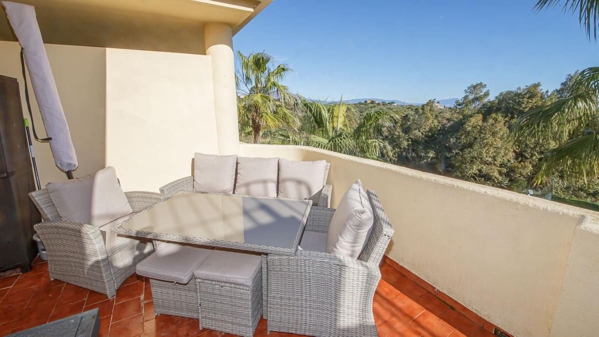 2 bedroom Apartment for sale in La Duquesa / Puerto de la Duquesa with pool garage - € 225,000 (Ref: 9500665)