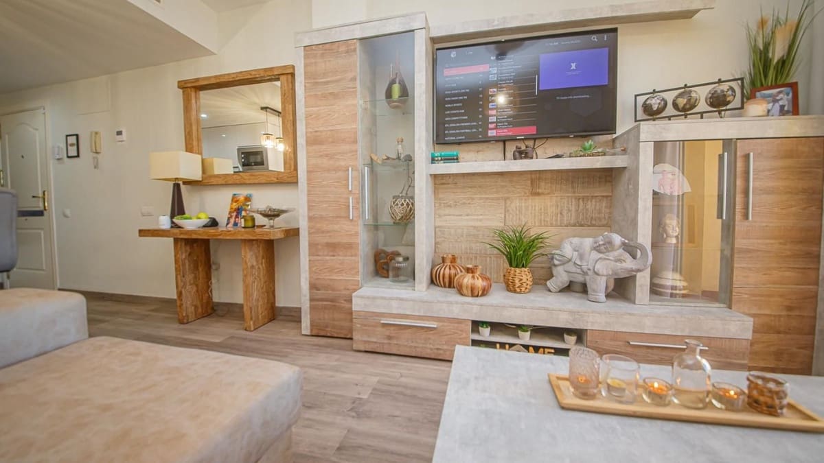 2 bedroom Apartment for sale in La Duquesa / Puerto de la Duquesa with pool garage - € 225,000 (Ref: 9500665)