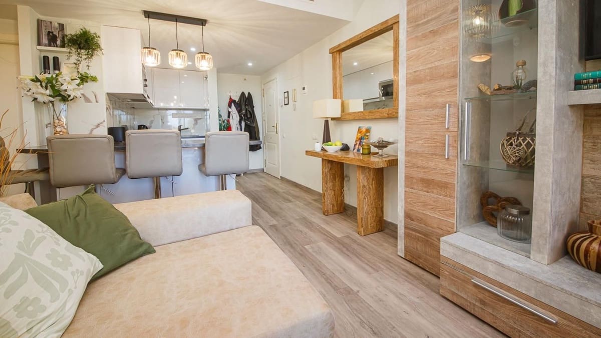 2 bedroom Apartment for sale in La Duquesa / Puerto de la Duquesa with pool garage - € 225,000 (Ref: 9500665)