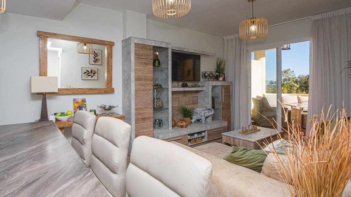 2 bedroom Apartment for sale in La Duquesa / Puerto de la Duquesa with pool garage - € 225,000 (Ref: 9500665)