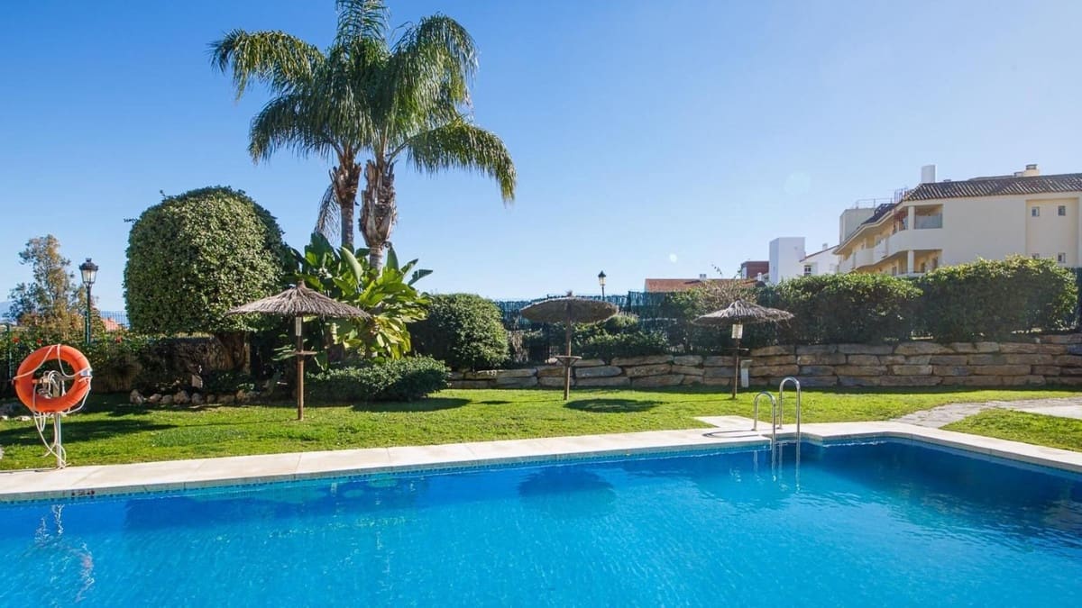 2 bedroom Apartment for sale in La Duquesa / Puerto de la Duquesa with pool garage - € 225,000 (Ref: 9500665)