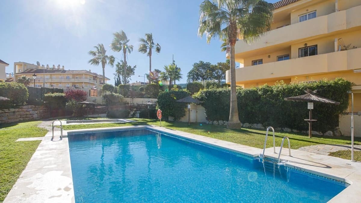 2 bedroom Apartment for sale in La Duquesa / Puerto de la Duquesa with pool garage - € 225,000 (Ref: 9500665)