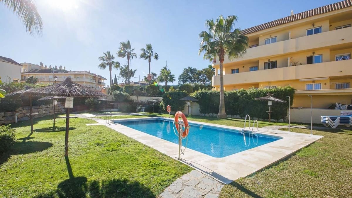 2 bedroom Apartment for sale in La Duquesa / Puerto de la Duquesa with pool garage - € 225,000 (Ref: 9500665)