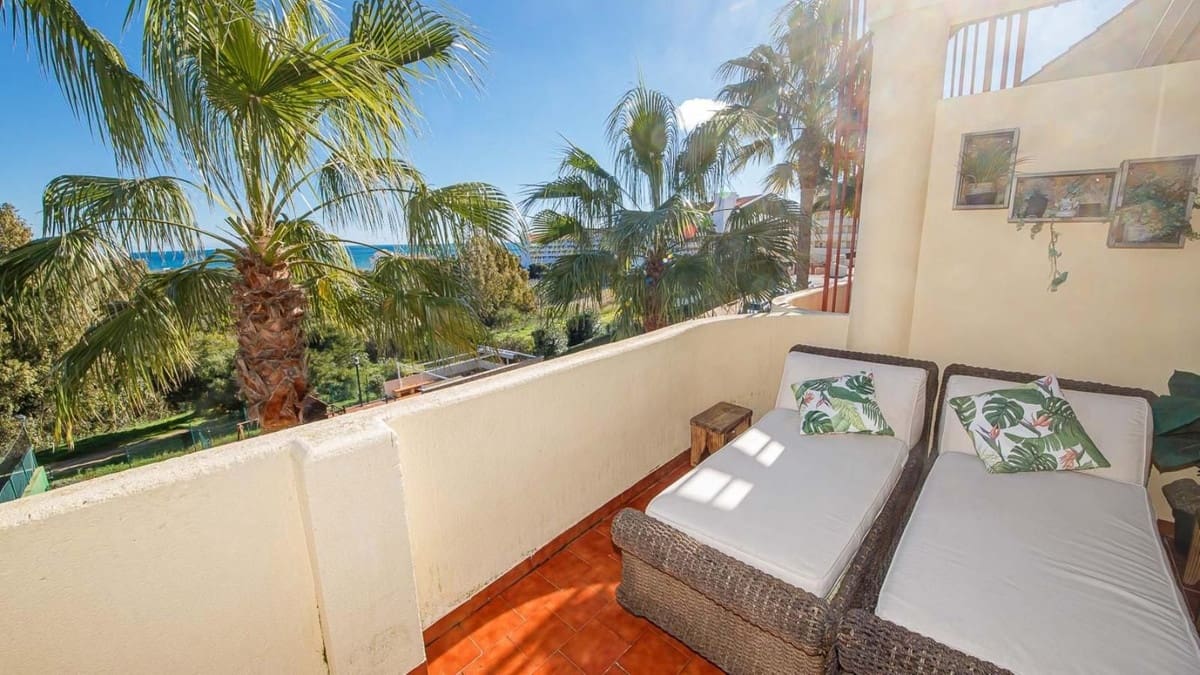 2 bedroom Apartment for sale in La Duquesa / Puerto de la Duquesa with pool garage - € 225,000 (Ref: 9500665)