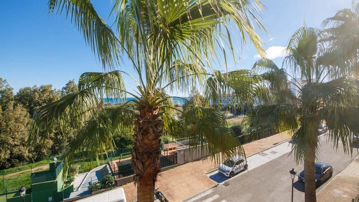 2 bedroom Apartment for sale in La Duquesa / Puerto de la Duquesa with pool garage - € 225,000 (Ref: 9500665)