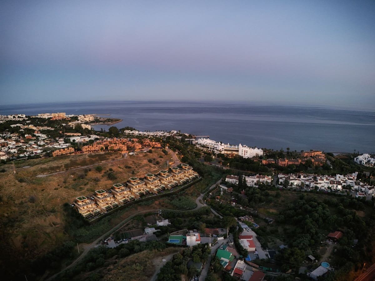 Pareado de 3 habitaciones en Estepona en venta con piscina garaje - 1.190.000 € (Ref: 9506335)