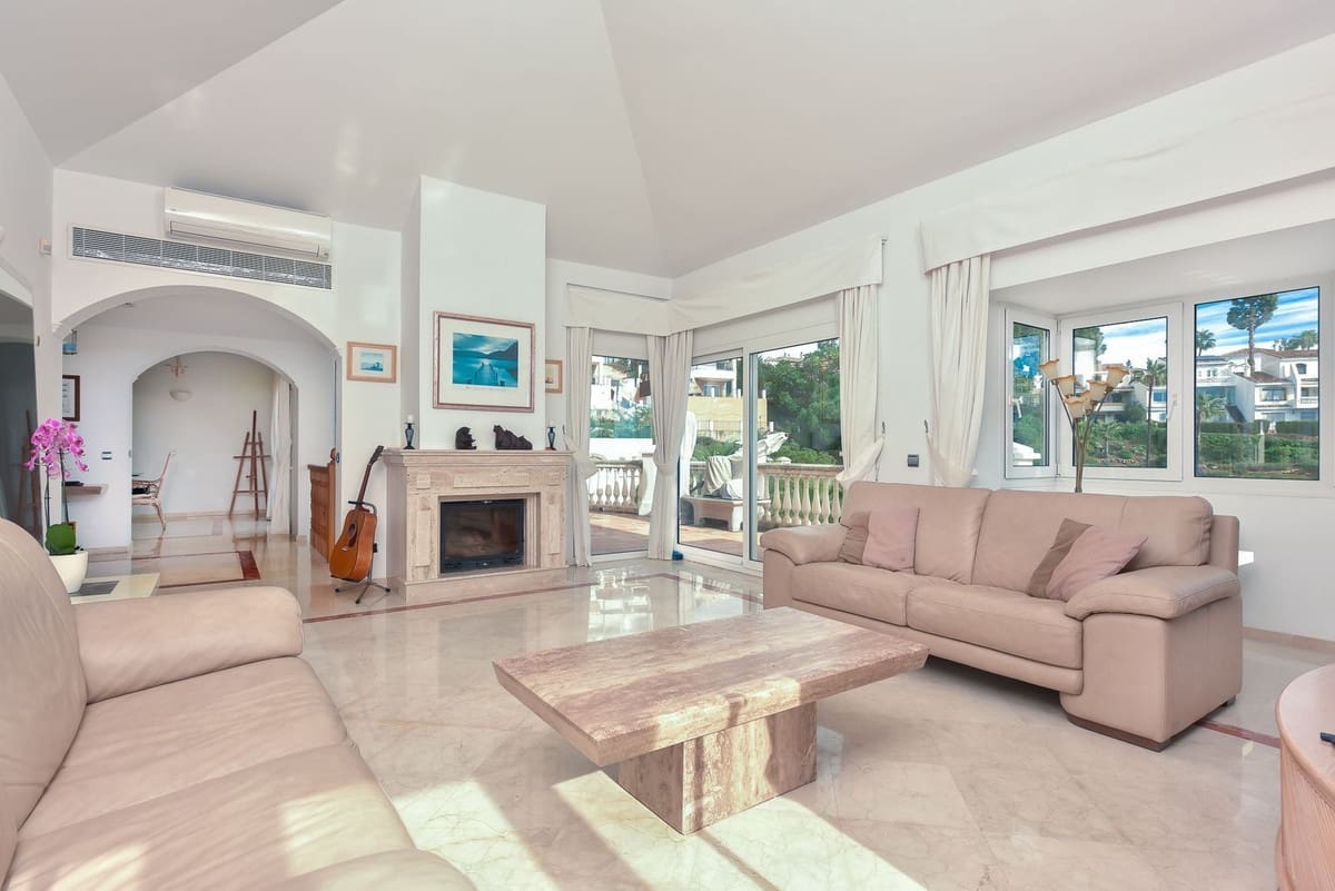 3 makuuhuone Huvila myytävänä paikassa Calahonda mukana uima-altaan 
autotalli - 1 285 000 € (Ref: 9506756)