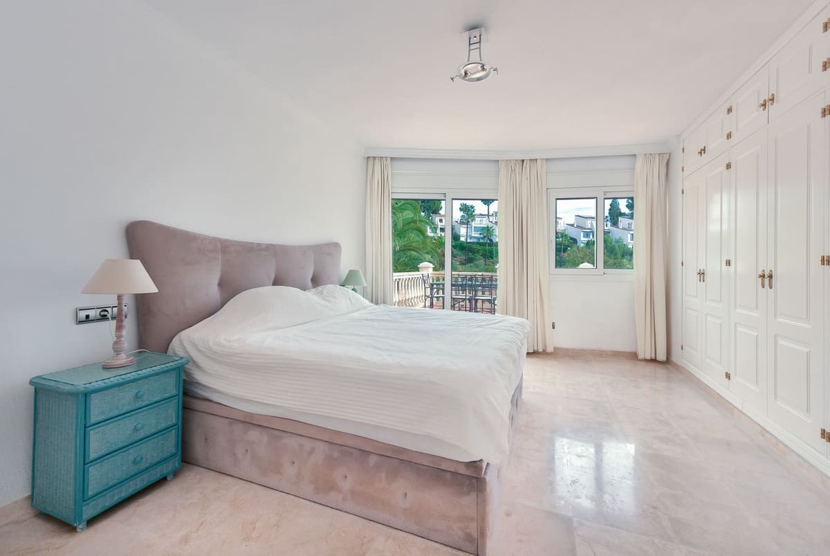 3 makuuhuone Huvila myytävänä paikassa Calahonda mukana uima-altaan 
autotalli - 1 285 000 € (Ref: 9506756)