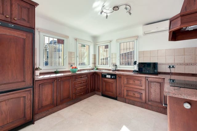 3 sypialnia Willa na sprzedaż w Calahonda, Mijas z basenem garażem - 999 000 € (Ref: 9506756)