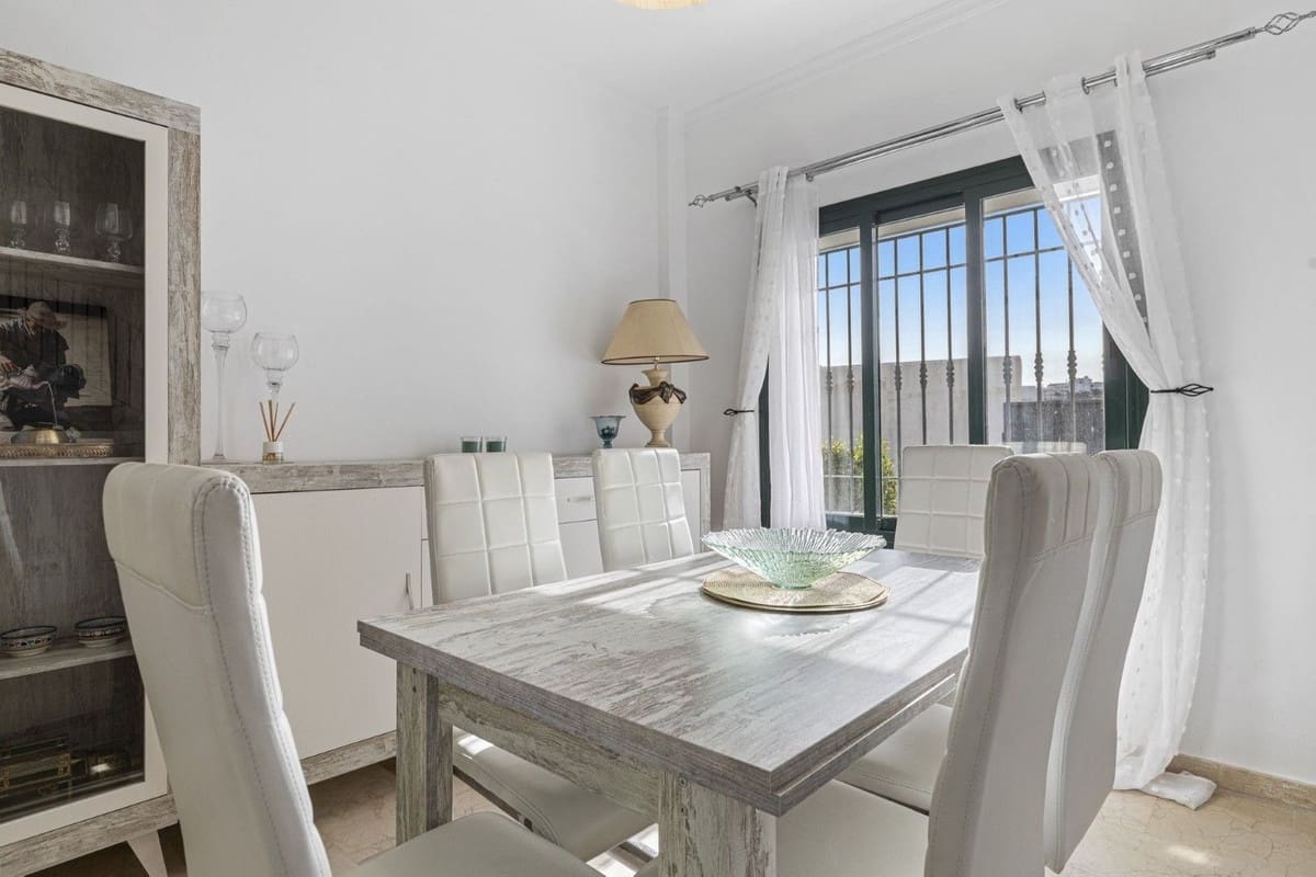 3 bedroom Semi-detached Villa for sale in La Duquesa / Puerto de la Duquesa with pool garage - € 540,000 (Ref: 9506757)